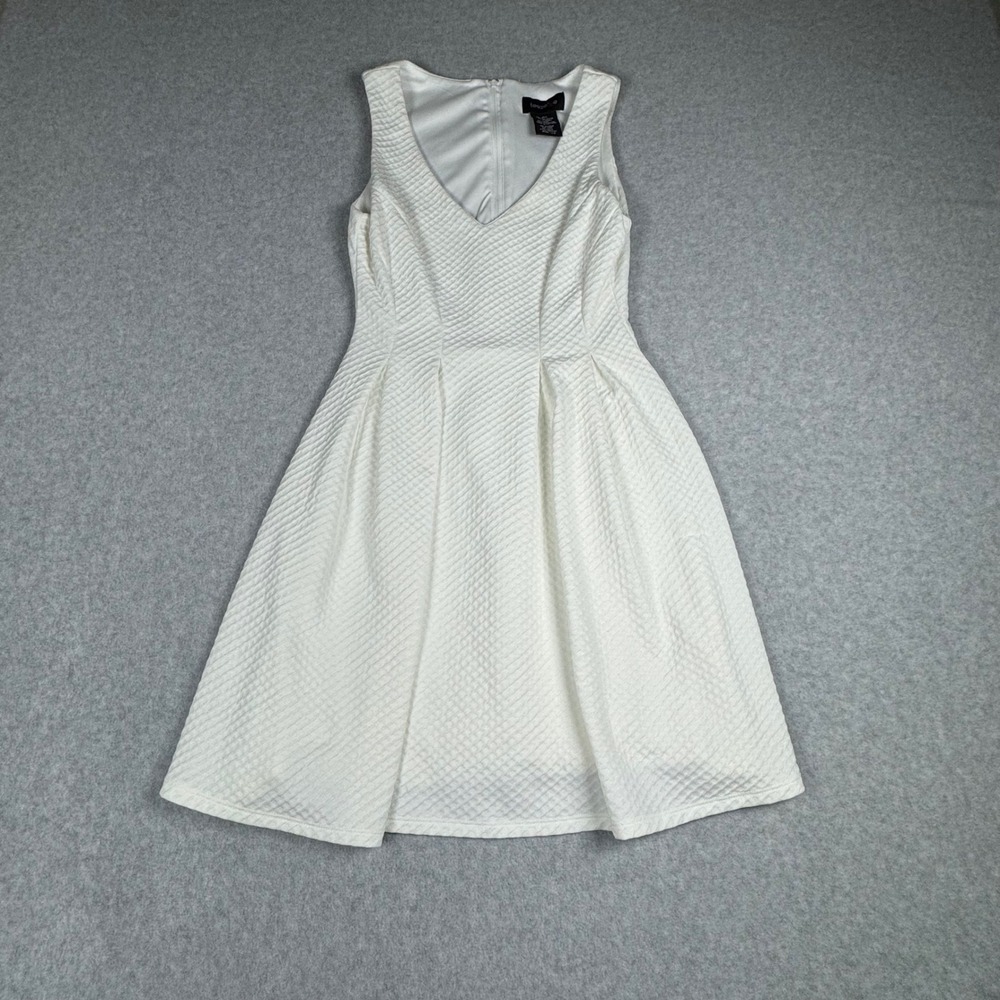Teeze Me White Textured Quilted V-Neck Fit and Flare Dress Size 1/2 H542192